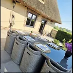 La Chaumiere De Lilou, Havre De Paix En Campagne * Merckeghem