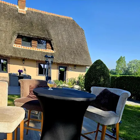 La Chaumiere De Lilou, Havre De Paix En Campagne Merckeghem